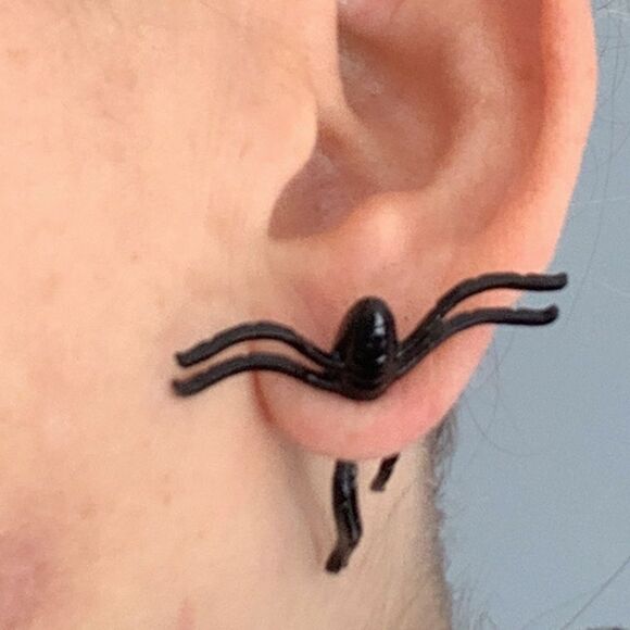 One Black Spider Earring - Punk Costume Cosplay Jewelry Goth Single Stud - Picture 1 of 7
